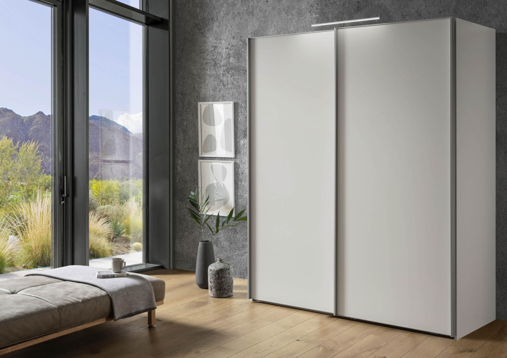 Schwebetürenschrank